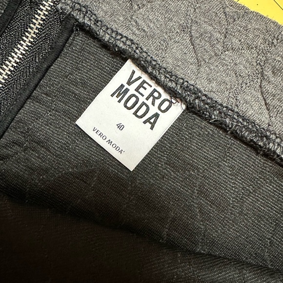 Vero Moda quilted grey skirt - Picture 3 of 3